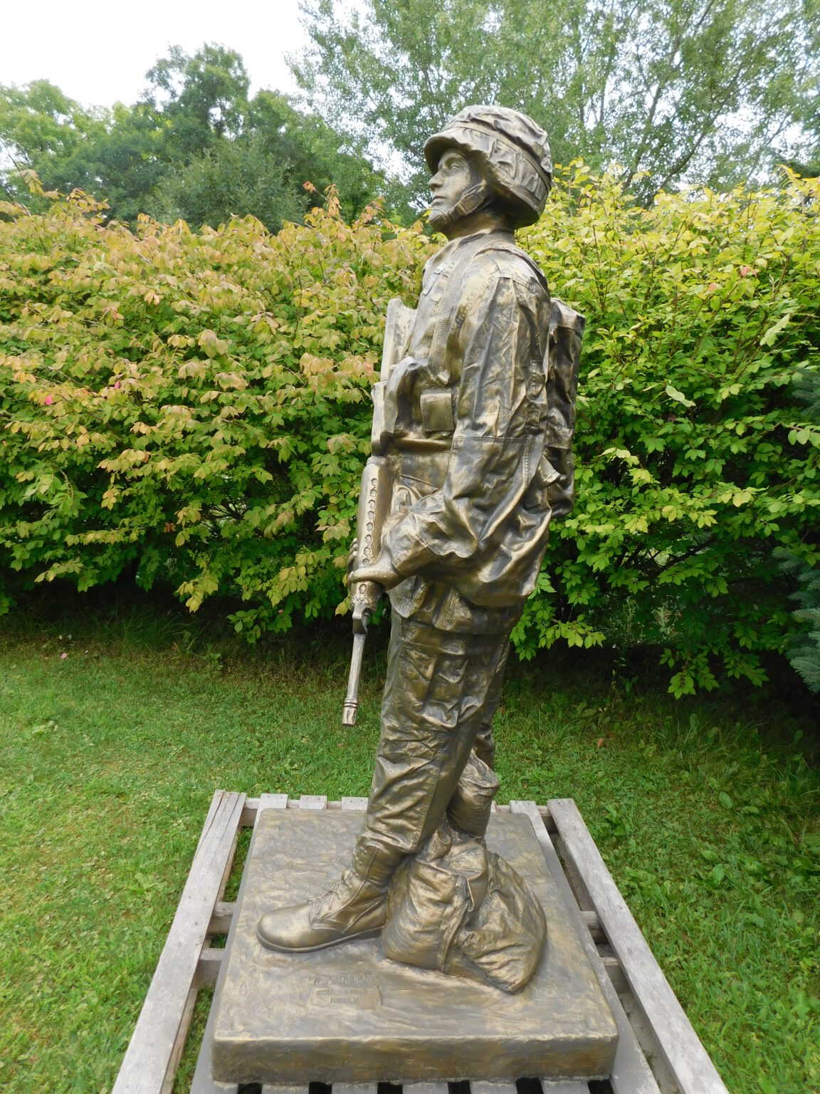 LIFE-SIZE MALE STANDING VIETNAM CONCRETE SOLDIER STATUE - SVJ Creative